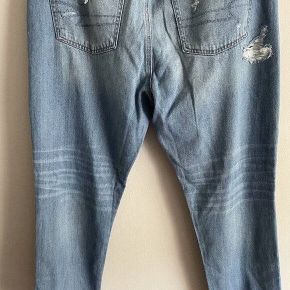 American Eagle 18 Light Wash Distressed Button Fly Hi-Rise Girlfriend Jean NWT - Picture 8 of 15